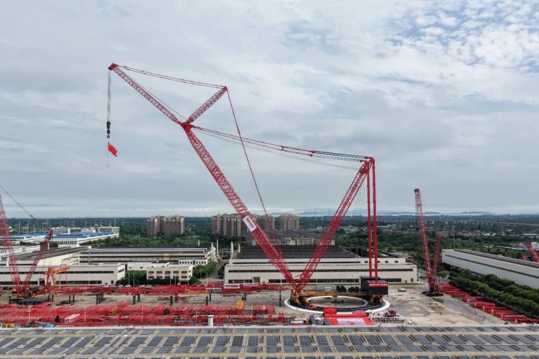 La première grue sur rail circulaire de 250 000 tonnes-mètres au monde sort d'usine pour soutenir la construction nucléaire Hualong One 2.0