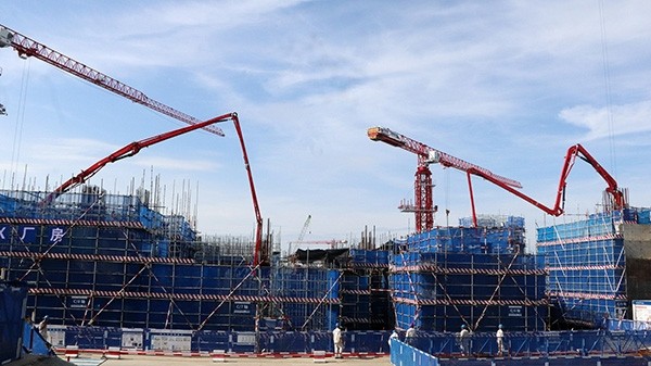 Achèvement du coulage du béton du radier de la fosse à eau de circulation côté nord du bâtiment turbo-alternateur 5BMX de la centrale nucléaire de Fangchenggang