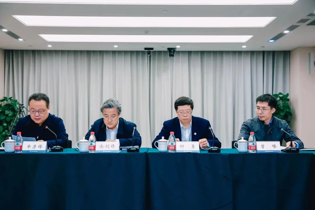 围绕习近平总书记强调的“首要任务”,中核集团和清华大学要一起干大事、出成果