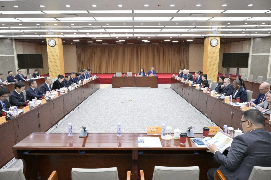 单忠德会见来华出席“弘扬多边主义,促进军控外交”国际研讨会的外国使节代表团