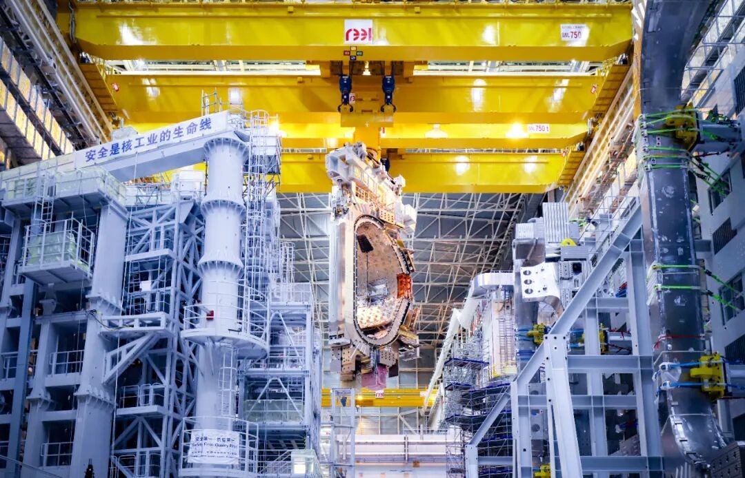 Hoisting in Place! Global Largest "Artificial Sun" Core Module Installation Progress Exceeds Two-Thirds