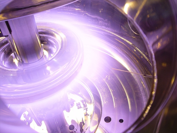 Japanese research team experimentally demonstrates that fusion plasma fluctuations can drive inward particle transport
