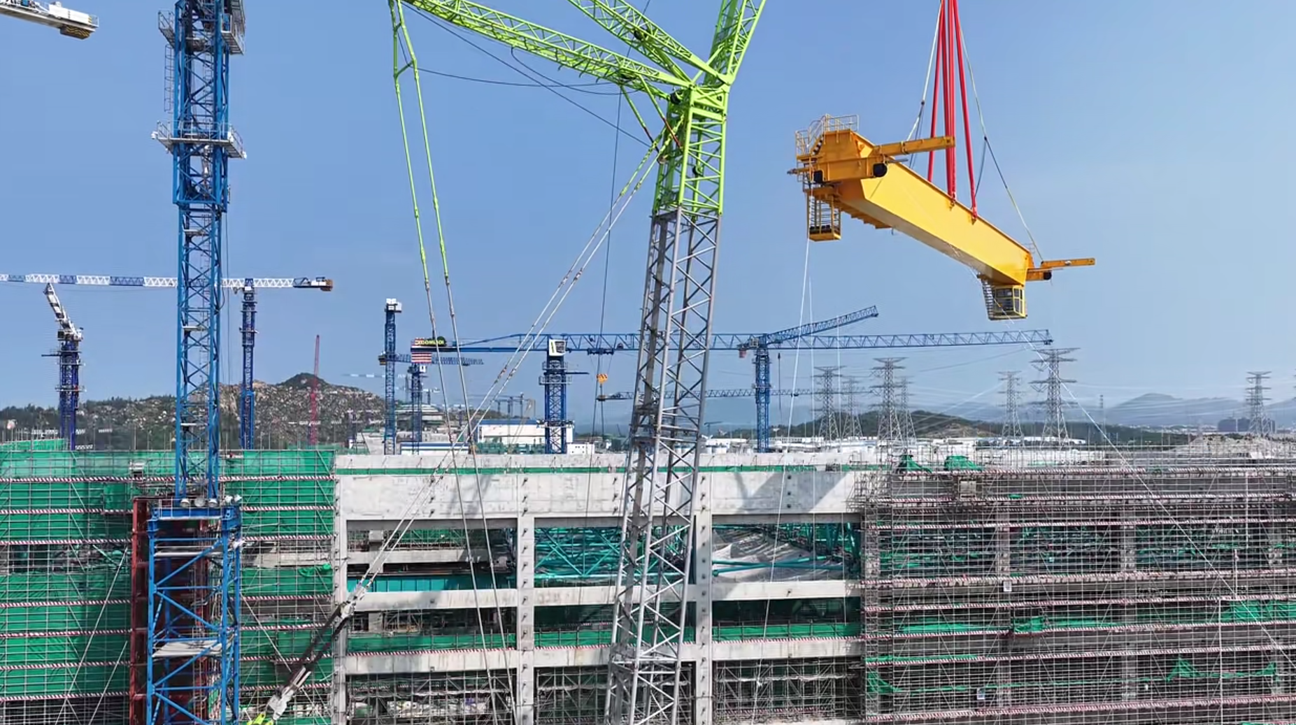 First Main Girder of Main Crane B Hoisted into Place in Conventional Island of Lufeng Nuclear Power Plant Unit 1