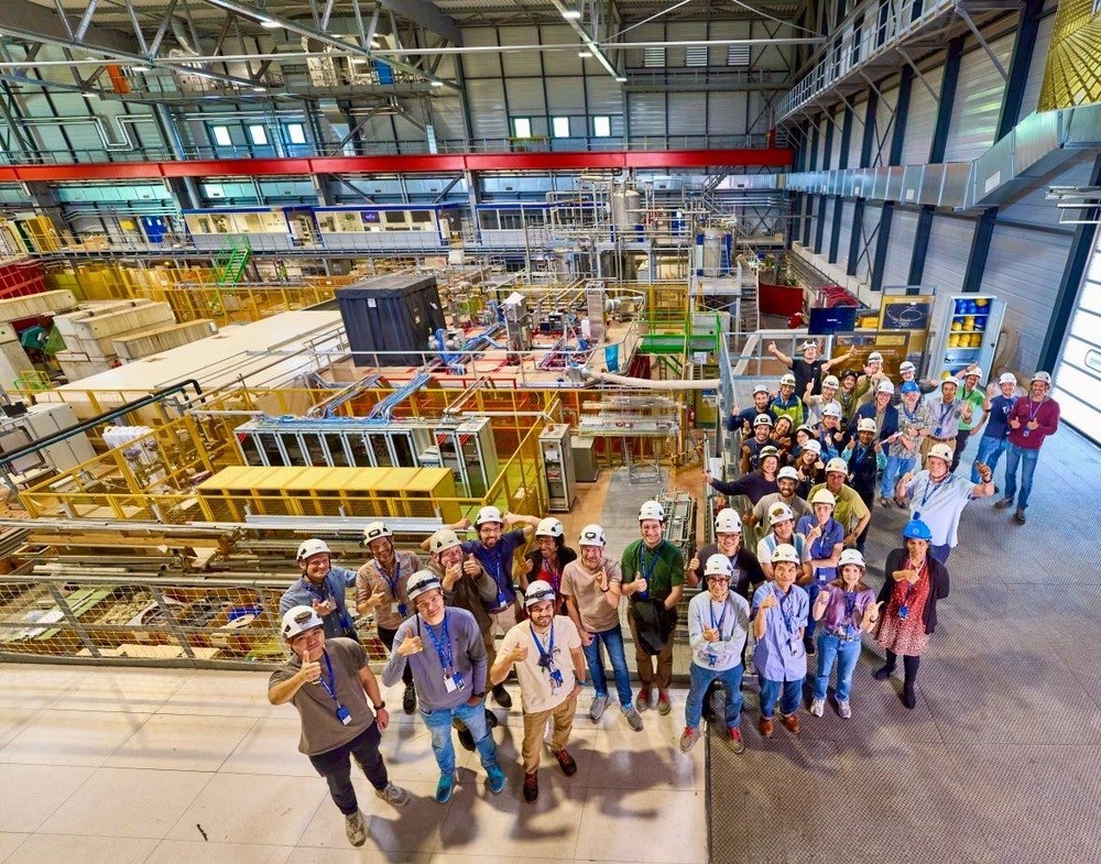 Test de pression à 300 kilovolts pour le détecteur prototype DUNE au CERN