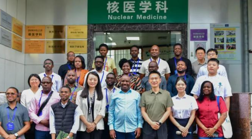 Une délégation de l'atelier de santé publique et de formation médicale de l'Angola visite l'hôpital affilié de l'Université de médecine du Sud-Ouest, avec un accent sur les techniques de diagnostic et de traitement en médecine nucléaire