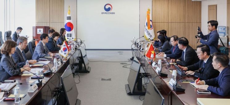 La Commission coréenne de sûreté et de sécurité nucléaires et une délégation vietnamienne de haut niveau s'entretiennent : approfondir la coopération en matière de réglementation de la sûreté nucléaire pour soutenir la relance du projet nucléaire de Ninh Thuan