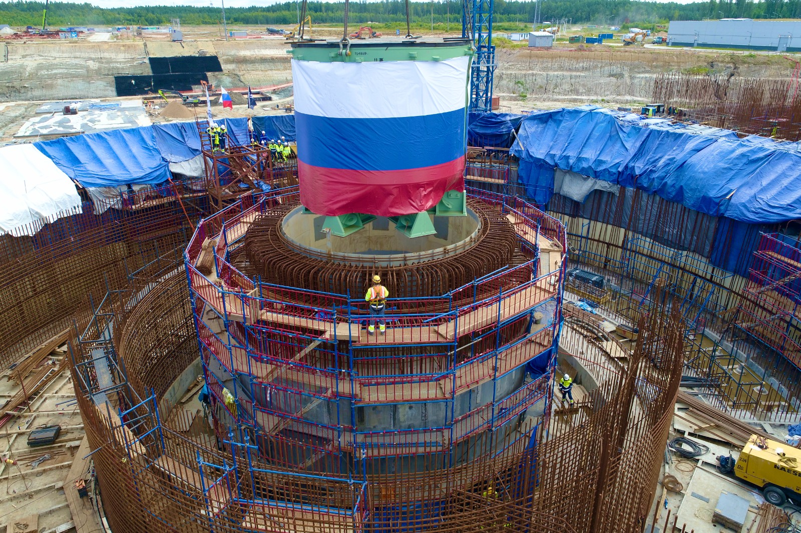 На Ленинградской АЭС-2 завершен монтаж первого крупногабаритного оборудования на энергоблоке № 4