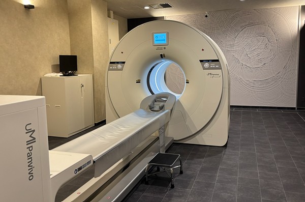 Новое поколение цифрового ПЭТ/КТ-сканера «uMI Panvivo» компании United Imaging Healthcare введено в клиническую эксплуатацию в Японии