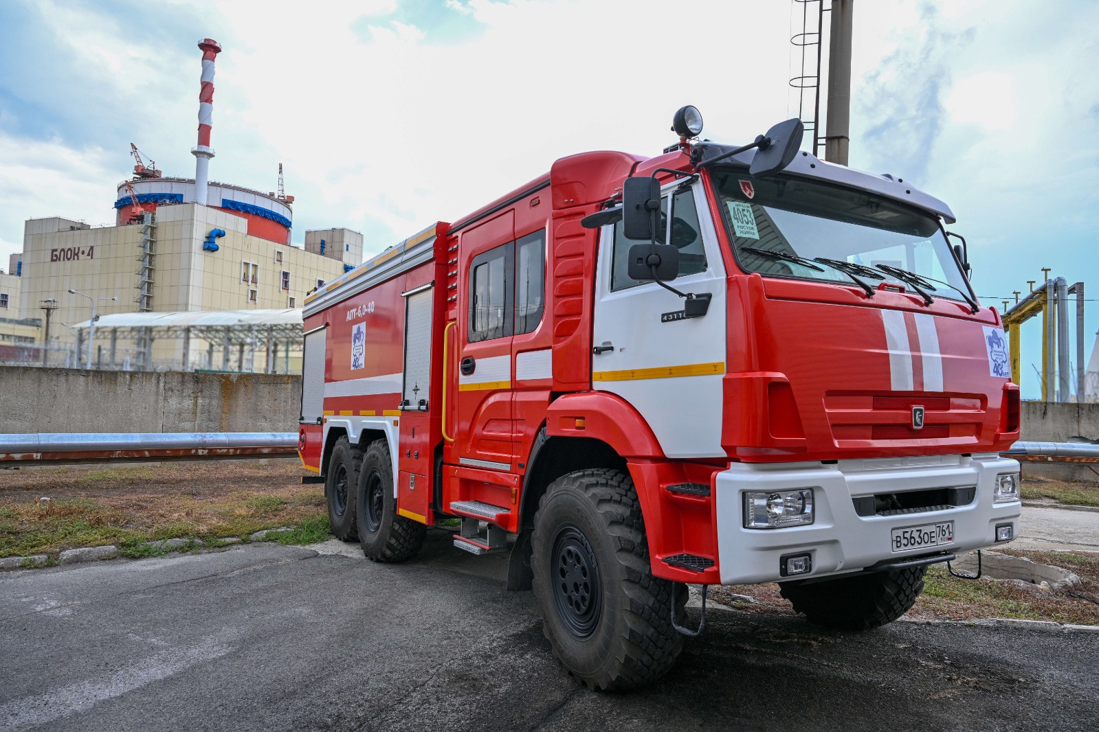 Ростовская АЭС передала пожарной охране новый специализированный пожарный автомобиль