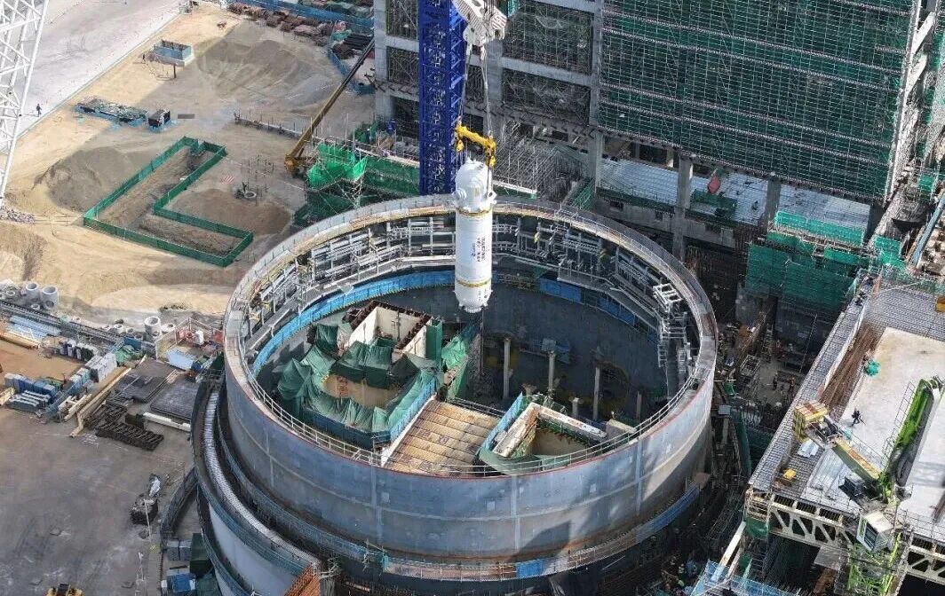 Установка компенсатора давления энергоблока № 1 АЭС «Луфэн» успешно выполнена