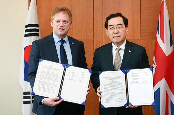 韩英发表联合宣言：将加强在核电、海上风力、氢能领域合作