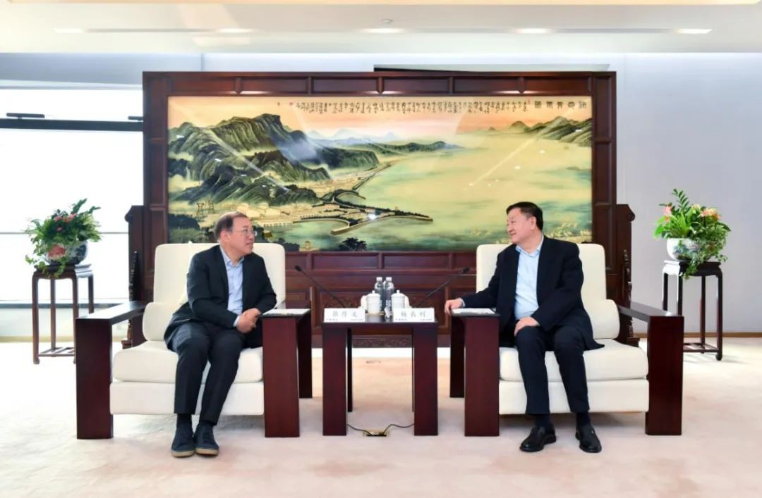 ​杨长利会见清华大学核研院院长张作义