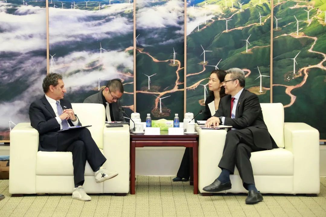 钱智民会见国际可再生能源署总干事卡梅拉