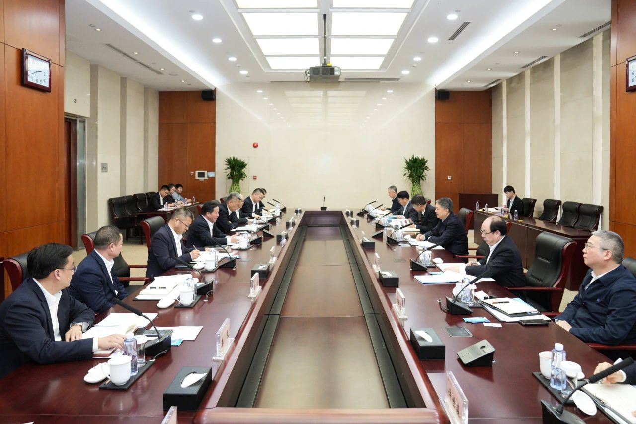 温枢刚会见特变电工董事长张新