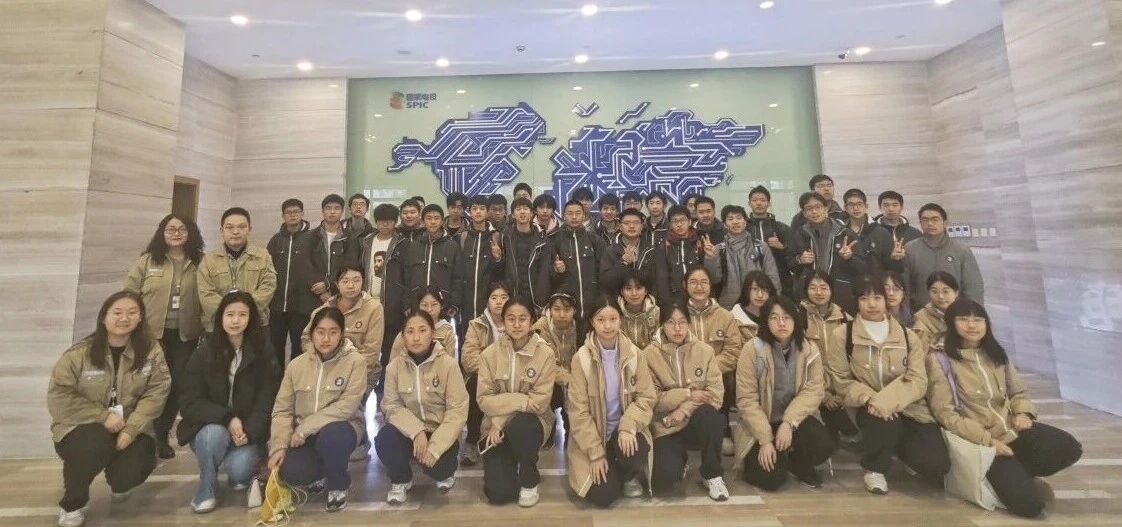 向明中学学子探访国核自仪 走近核电“神经中枢”与清洁能源未来